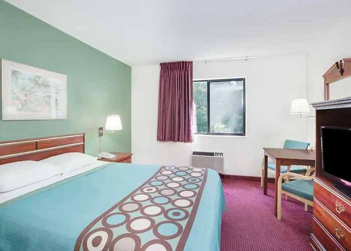 Super 8 By Wyndham Kennett Motel
