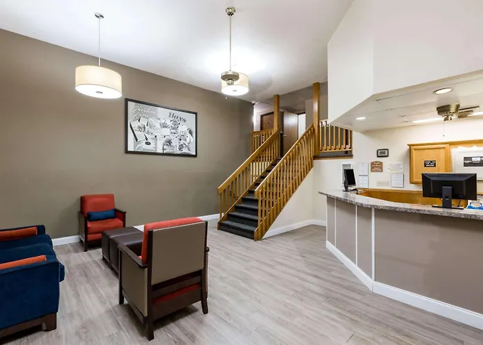 Super 8 By Wyndham Hays Ks