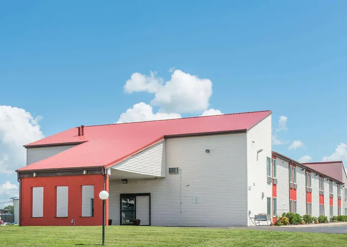 Super 8 By Wyndham O'Fallon Mo/St. Louis Area