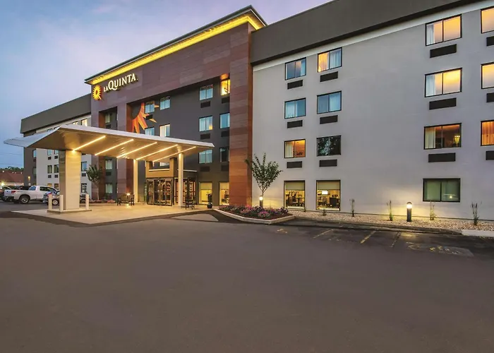 La Quinta By Wyndham Hartford Bradley Airport