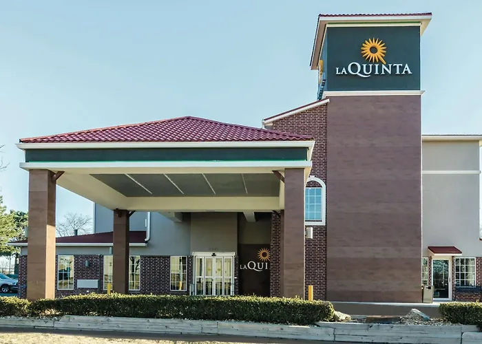 La Quinta By Wyndham Kansas City Airport