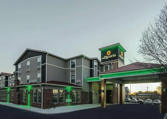 La Quinta By Wyndham Kansas City Airport
