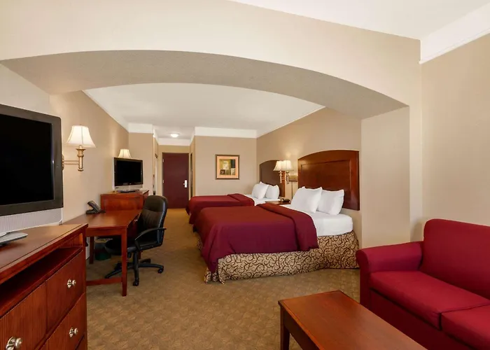 La Quinta By Wyndham Dodge City