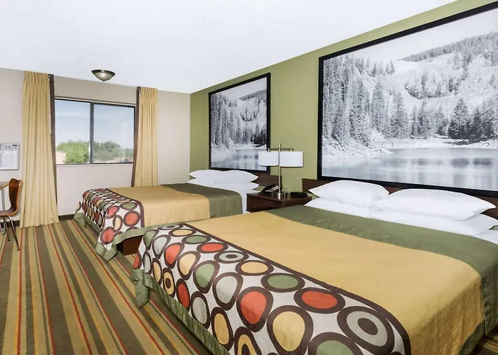 Super 8 By Wyndham Montrose Motel