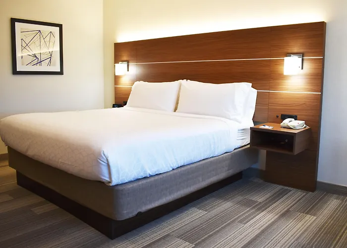 Holiday Inn Express & Suites By Ihg