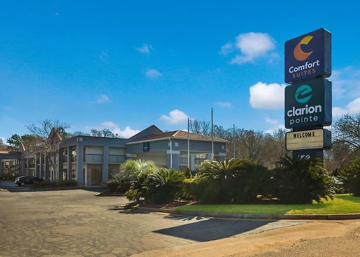 Clarion Pointe Forsyth I-75 Hotel