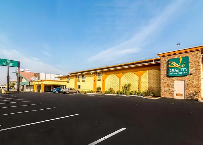 Quality Inn & Suites Near Downtown Bakersfield