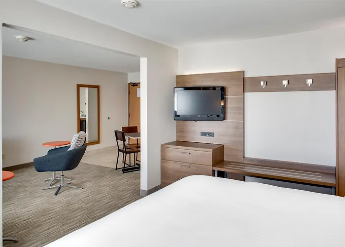 Holiday Inn Express & Suites By Ihg