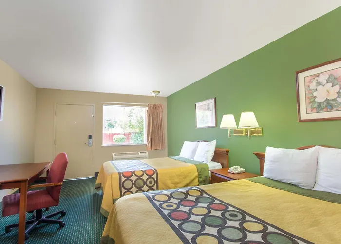 Super 8 By Wyndham Durham/University Area Nc