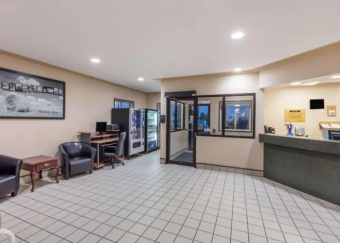 Super 8 By Wyndham Moose Jaw Sk