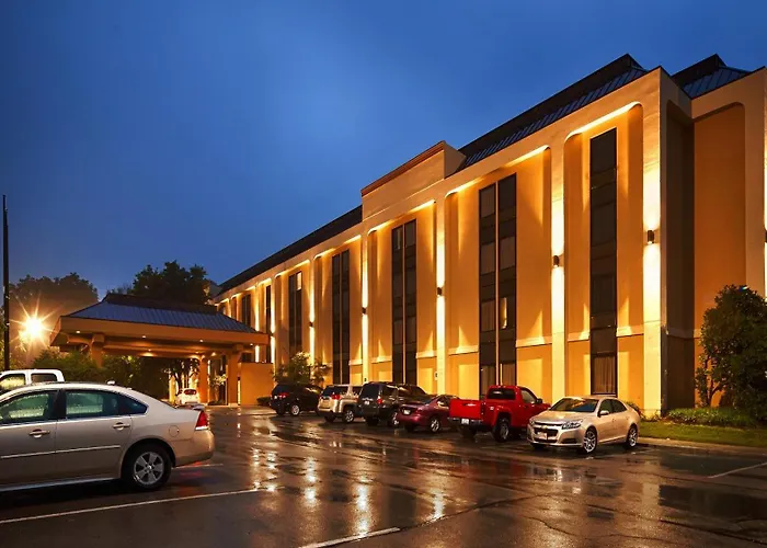 Days Inn By Wyndham Englewood Dayton Airport