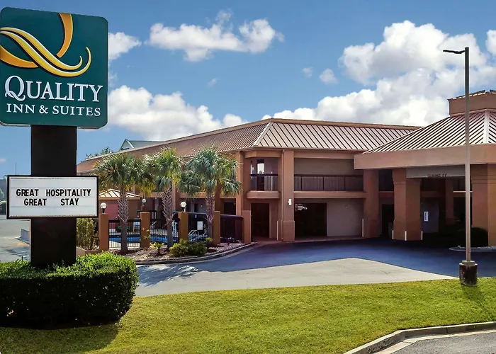 Quality Inn & Suites Near Robins Air Force Base