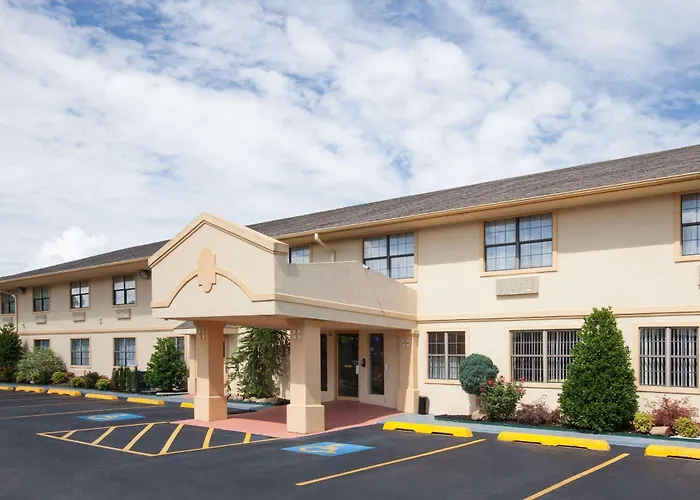 Super 8 By Wyndham Sulphur