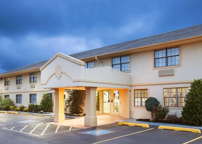 Super 8 By Wyndham Sulphur