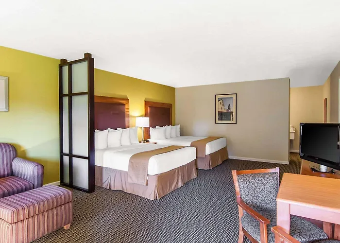 Quality Inn & Suites At Coos Bay