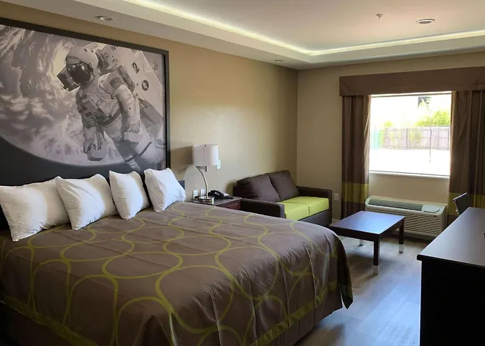 Super 8 By Wyndham Kingwood Houston North