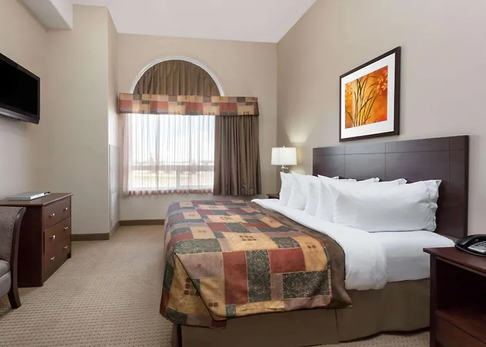 Ramada By Wyndham Weyburn Hotel