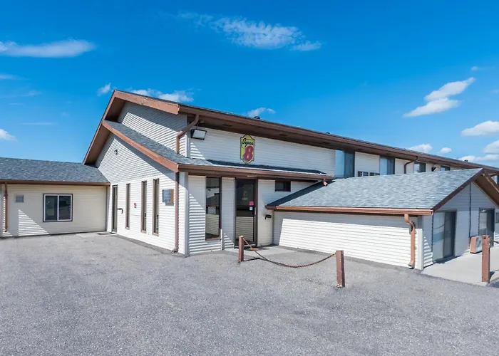 Super 8 By Wyndham Devils Lake