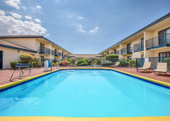 Baymont By Wyndham