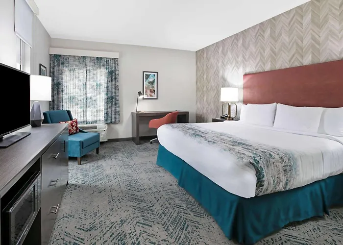 La Quinta Inn & Suites Dfw West-Glade-Parks Euless