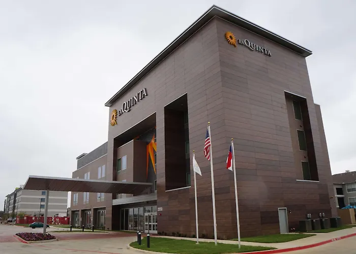 La Quinta Inn & Suites Dfw West-Glade-Parks