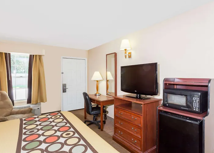 Super 8 By Wyndham Statesboro