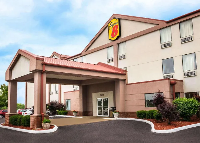 Super 8 By Wyndham Pevely Hotel