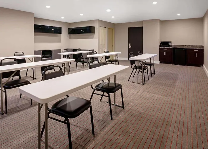 La Quinta By Wyndham Seattle Federal Way Hotel
