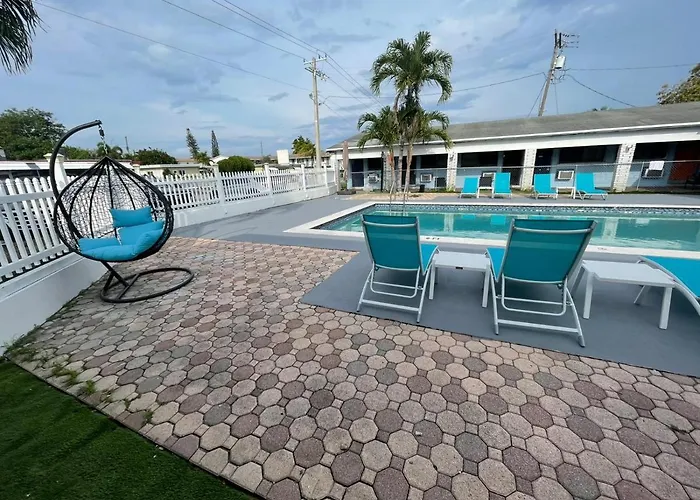 Hollywood Gardens Inn & Suites