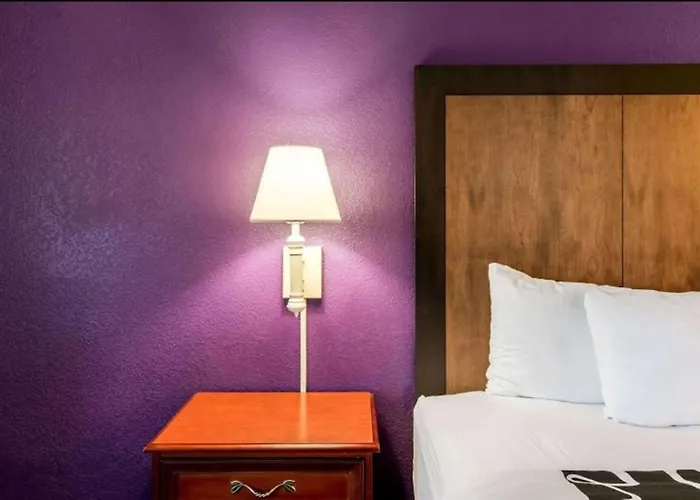 La Quinta By Wyndham Roswell Hotel