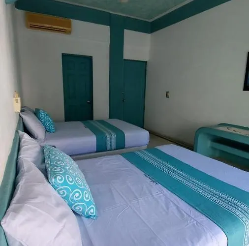 Delphinus Inn