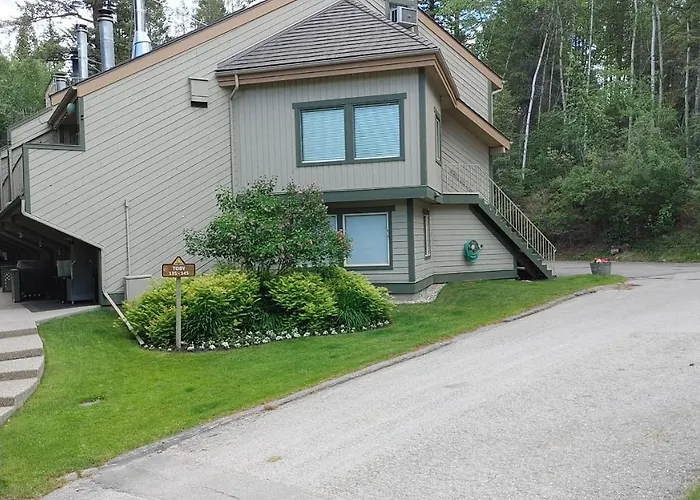 Akiskinook Resort: Lakeside Family Retreat with Diverse Amenities