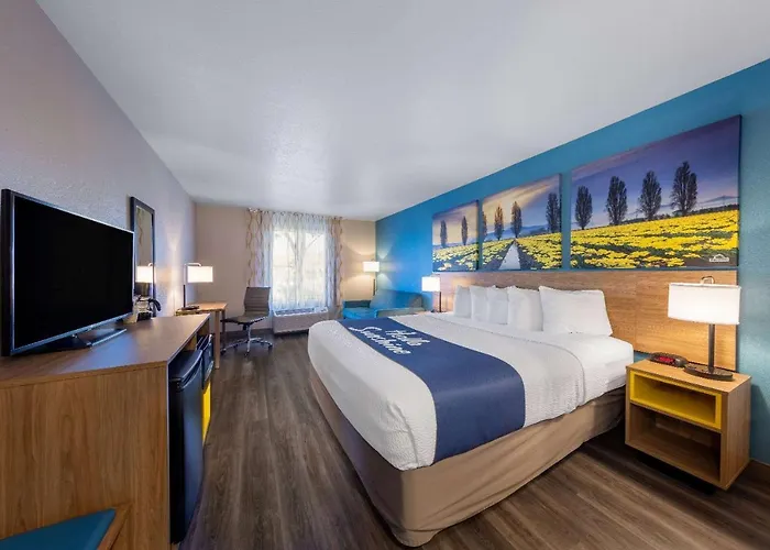 Days Inn By Wyndham Lathrop