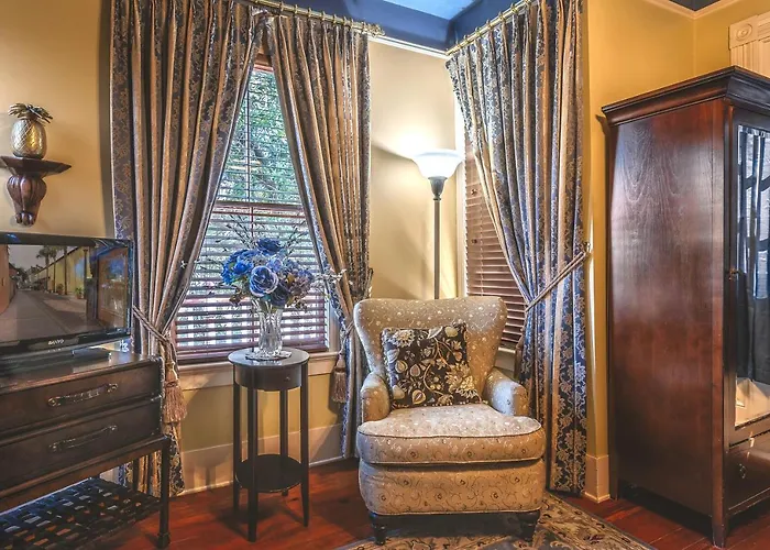 Cedar House Inn
