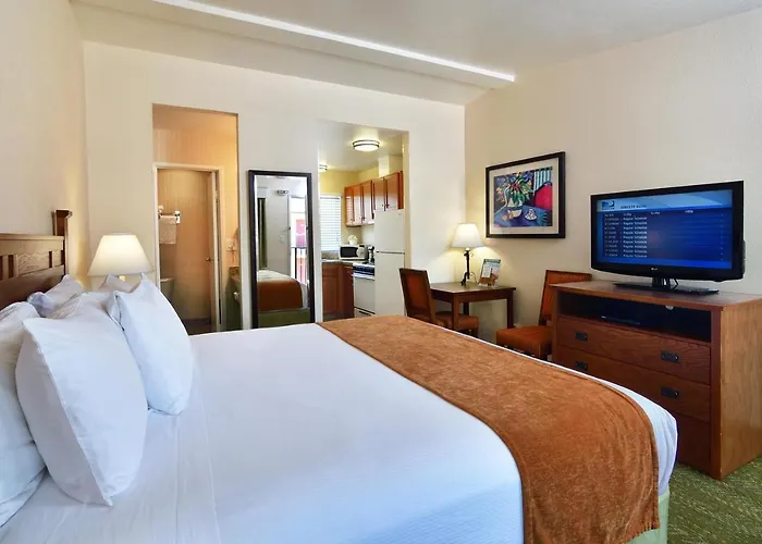 Lamplighter Inn & Suites At Sdsu
