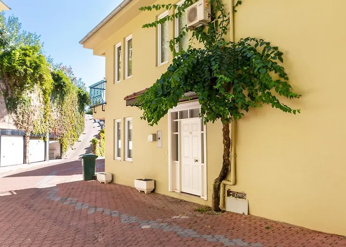 Gold City Luxury Accommodation Kargicak 
