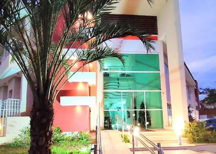 Hotel Rosa da Ilha Guaruja - 80m do mar, 02 piscinas, sala de jogos, brinquedão de percurso para crianças