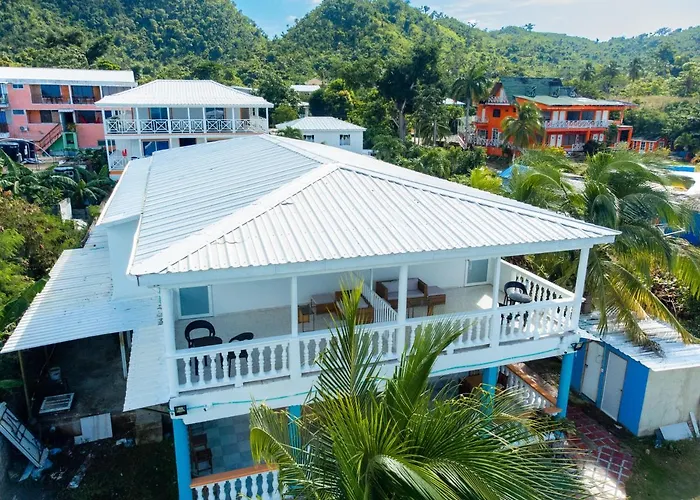 Hotel El Pirata Morgan Fresh Water Bay