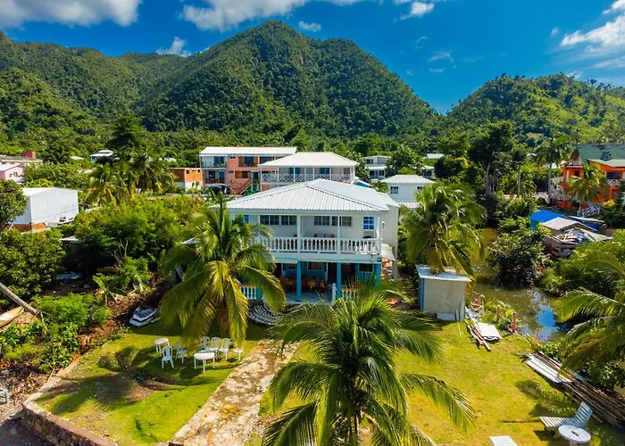 Hotel El Pirata Morgan Fresh Water Bay