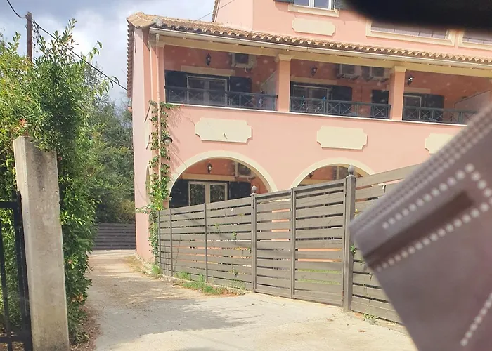 Bella De Lux Apts