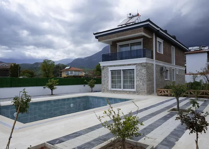 Amore Hotel Teki̇Rova