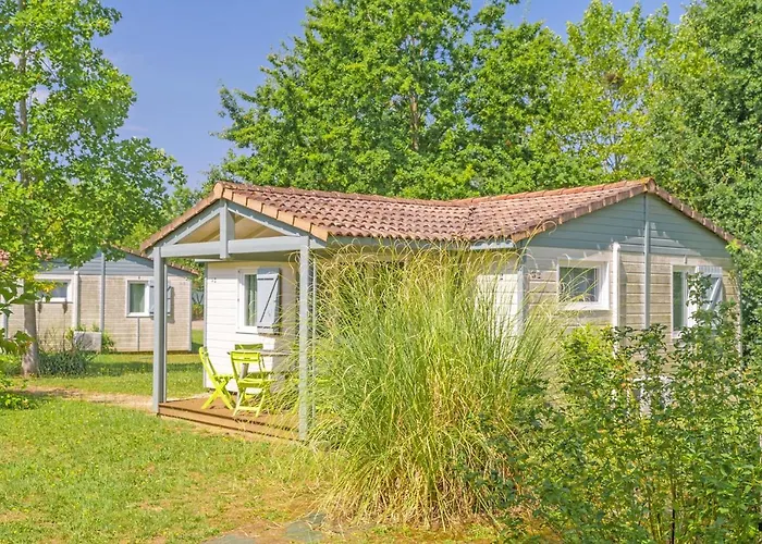 Lagrange Grand Bleu Vacances – Résidence Port Lalande