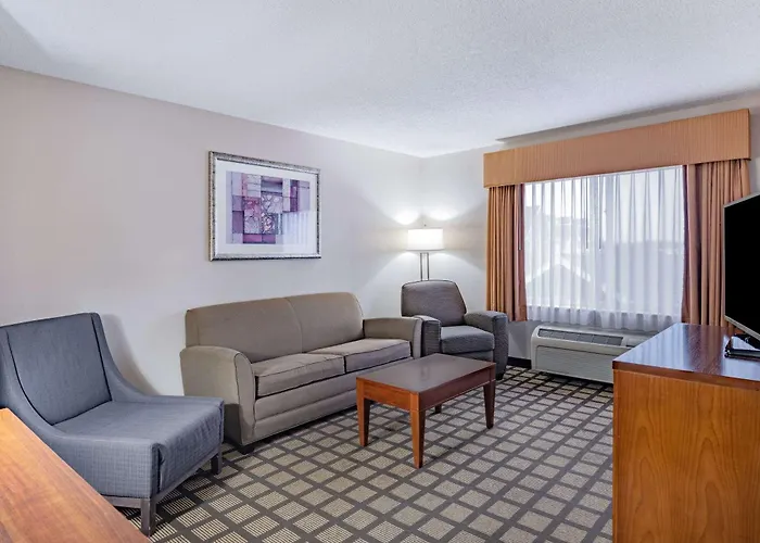 Baymont By Wyndham Gurnee Hotel