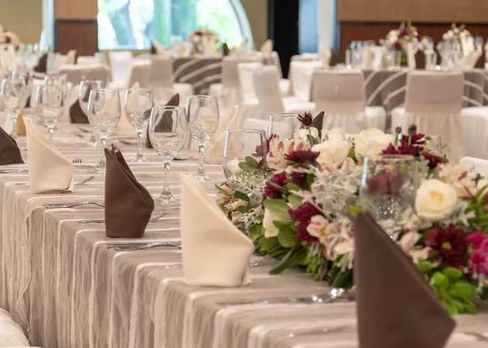 Holiday Inn Guadalajara Expo Plaza del Sol, an IHG Hotel