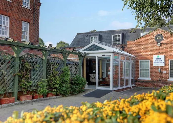 Baylis Park Hotel