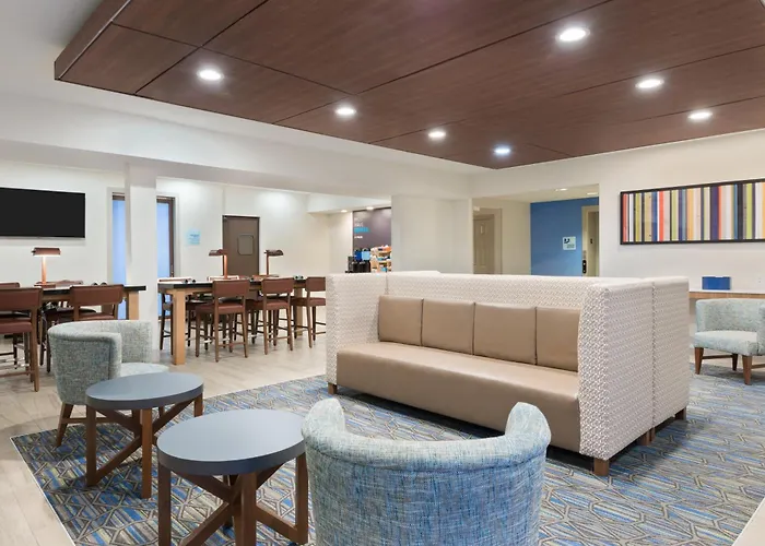 Holiday Inn Express & Suites - Columbus Airport East By Ihg