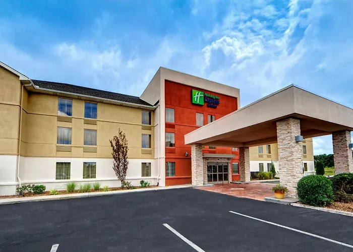 Holiday Inn Express & Suites Crossville By Ihg