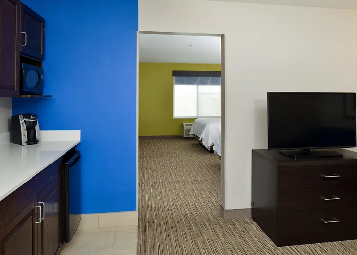 Holiday Inn Express & Suites Pueblo By Ihg