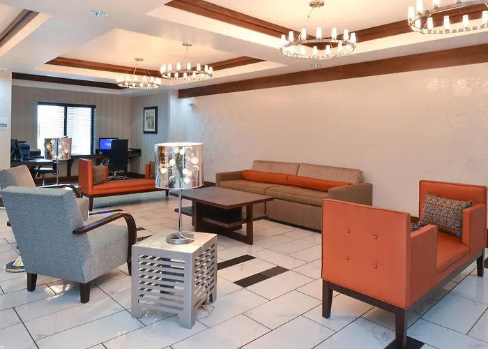 Holiday Inn Express & Suites Greenfield By Ihg