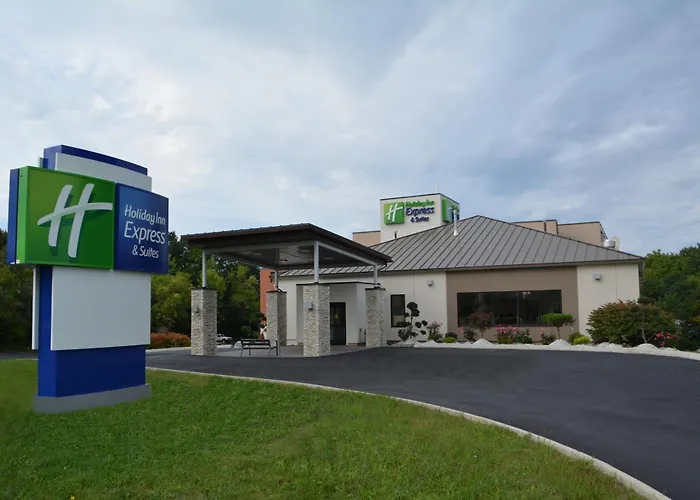 Holiday Inn Express & Suites Waterville - North By Ihg